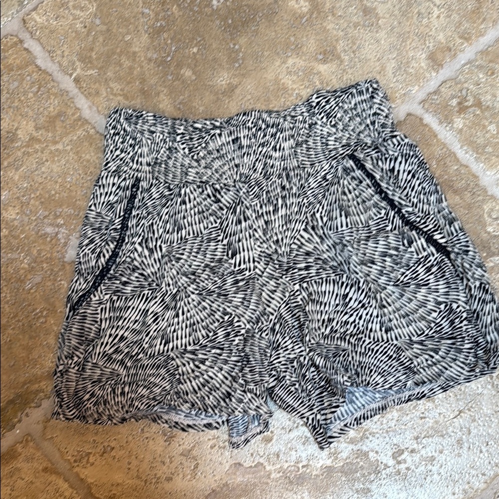 Three Dots High Waist Black and White Shorts small